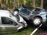 PKW Unfall mit eingeklemmter Person