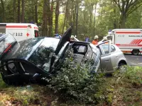 PKW Unfall mit eingeklemmter Person