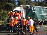 A7: Unfall in Baustelle mit sieben LKW - Vollsperrung