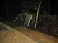 LKW-Fahrer nach Unfall eingeklemmt
