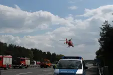 BAB7: LKW kracht auf Stauende