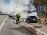 Brennender PKW auf der A27