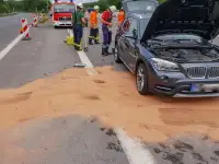 BAB7: PKW verliert Betriebsstoffe in Baustelle