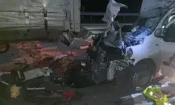 BAB7: PKW schiebt sich unter LKW