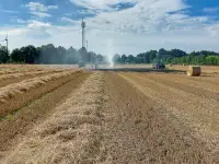 Schnell reagiert beim Stoppelfeldbrand