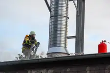 Feuer bei Dacharbeiten ist Ausgangsszenario für Großübung in Krelingen