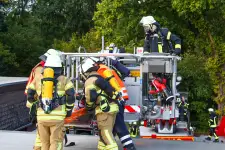 Feuer bei Dacharbeiten ist Ausgangsszenario für Großübung in Krelingen
