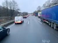 Vier Verletzte nach Unfall auf der A7 - Einer davon schwer