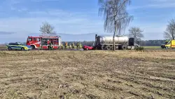 PKW kollidiert mit LKW – Fahrerin schwer verletzt