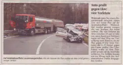 Auto prallt gegen LKW: Vier Verletzte