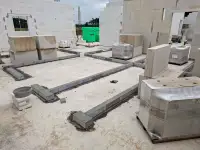 Die Steine finden ihren Platz, die Decke naht