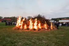 Osterfeuer mit Frühlingsvibes
