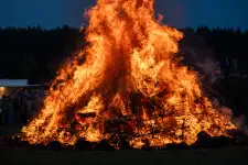 Osterfeuer mit Frühlingsvibes